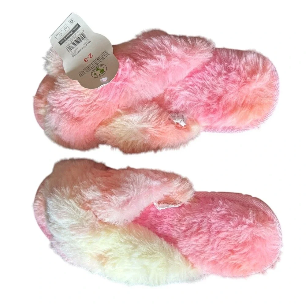 Big Girls Pink White Fuzzy Slippers Size 2/3 New With Tags